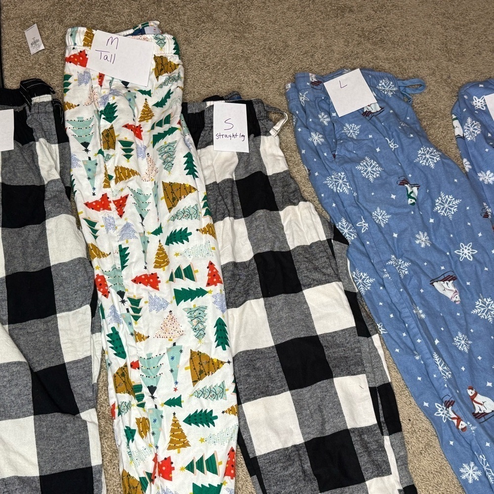 Old navy pajama bottoms and top - Picture 2 of 4